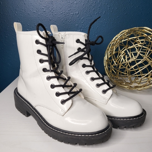 Forever 21 Faux Leather Lace Up Combat Boots size 7.5 White